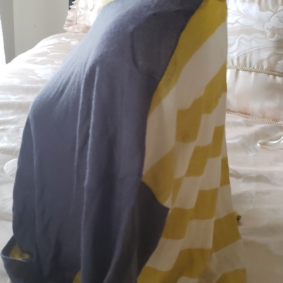 Sweater - Picture 5 of 6